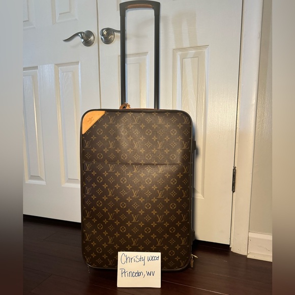 LOUIS VUITTON Monogram Pegas 55
Suitcase - Picture 1 of 16